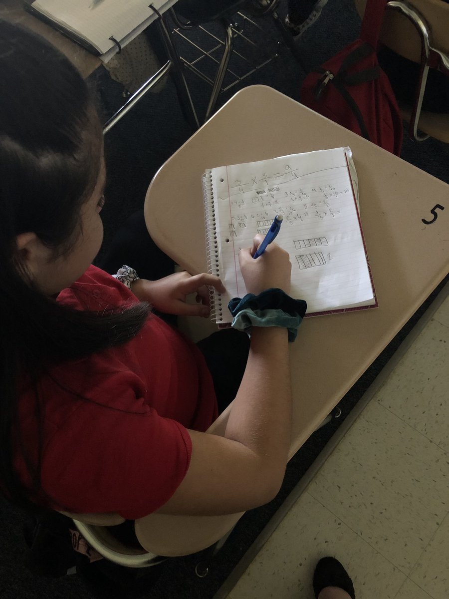 EdkeyPD's tweet photo. @StarlightPark1 6th grade Ss using #mathmodels to solve division w/fractions #cesdknowthyimpact @CartwrightSD @drdrdn @JaneSTEM83 https://t.co/KXAV4keSHi