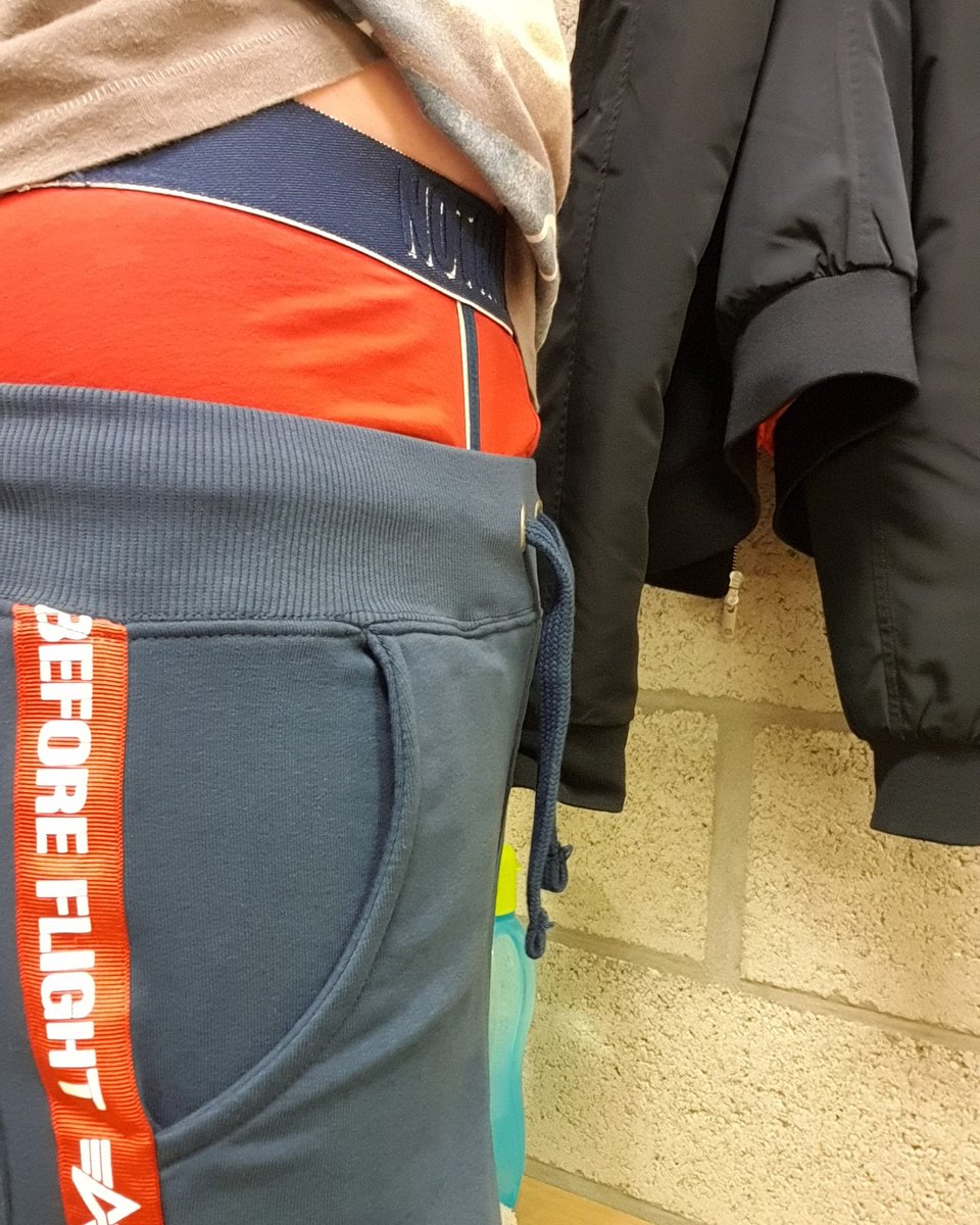 ledger_phoenix's tweet photo. Gym time. #sagger #sagging #saggerguy #sweatpants #showingundies #boxerbriefs #underwearlover #bulge #gayboy #gaymen #phoenixledger #gayforgay https://t.co/NWD5TiQNWO