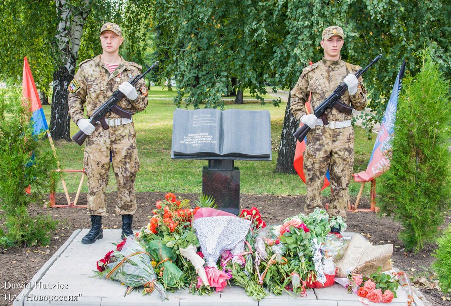 #ДНР
А вот и мой репортаж-воспоминания об освобождении Ясиноватой. В нем то, что своими глазами видели наши ополченцы.

Мирная жизнь под обстрелами: пять лет освобождению Ясиноватой от ВСУ
novorosinform.org/786534