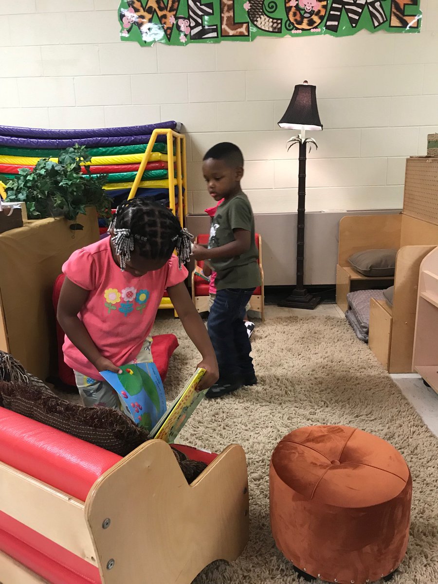 teacheskids's tweet photo. Learning to love books and read to a buddy! #readersinthemaking โฆ@EaglesSouthwestโฉ https://t.co/UJ3CPcFCVf