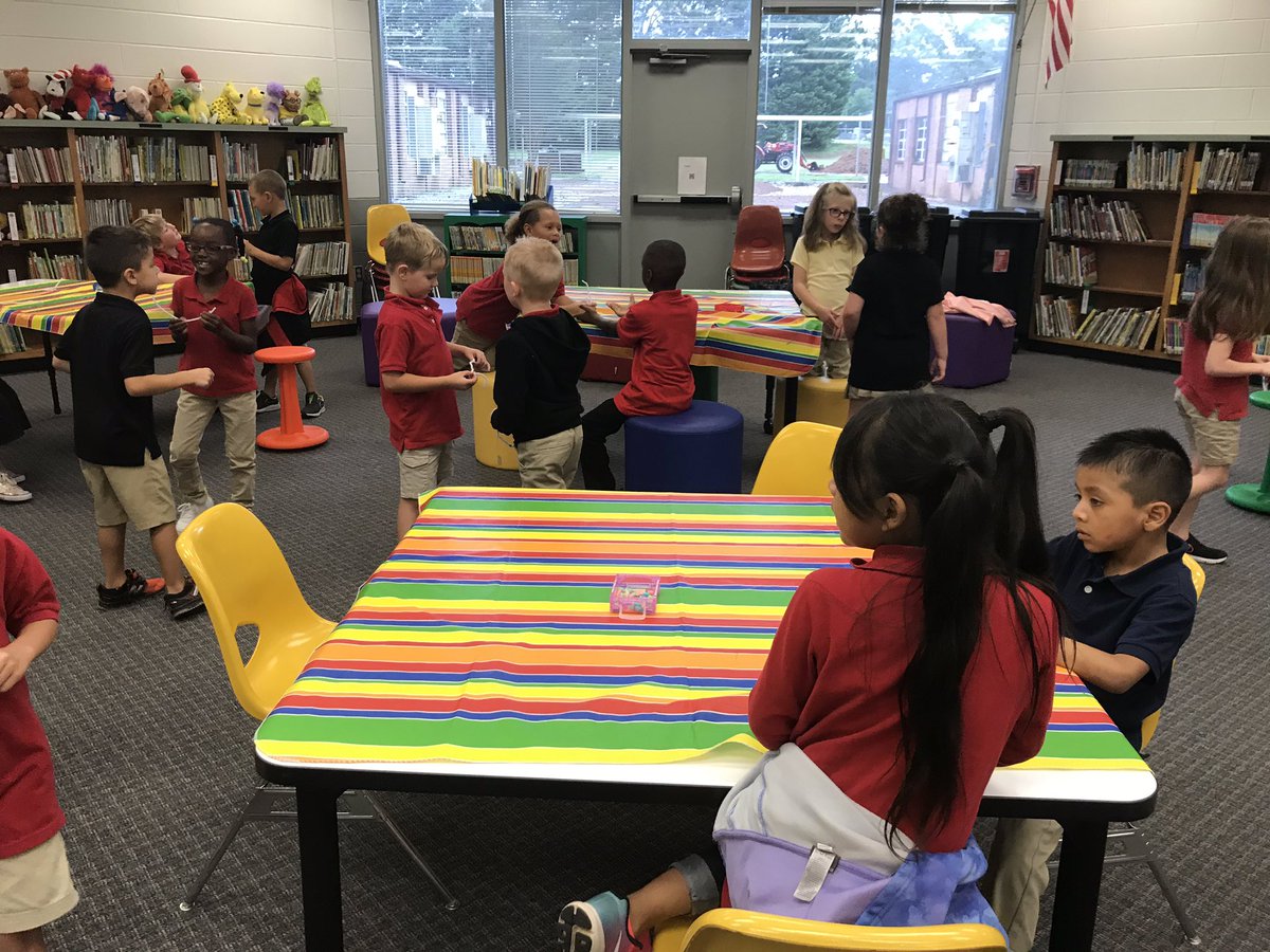 srsjones41's tweet photo. Getting to know the members of our classroom community and making friendship bracelets together! @SPARK_STEM https://t.co/Yk6J75kSxO