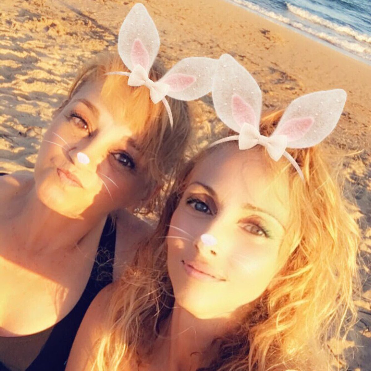 Babi_A3's tweet photo. #sisters #playa #risas #thelma #louise https://t.co/9tGygsCQ9e