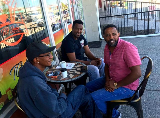 intavebrz's tweet photo. It's #MerchantMonday &amp; what better pic to capture the spirit of unity that is @intavebrz!
💜
Mickey #TGJuiceBar &amp; Anwar #YegnaEthiopianRestaurant chatting over coffee on TG's patio!

Pic Cred: Larry Leach from #12CSI

#ILoveForestLawn #17AveSE #GlobalIsLocal
#OurPeopleWelcomeYou https://t.co/LBFnsKoBdQ