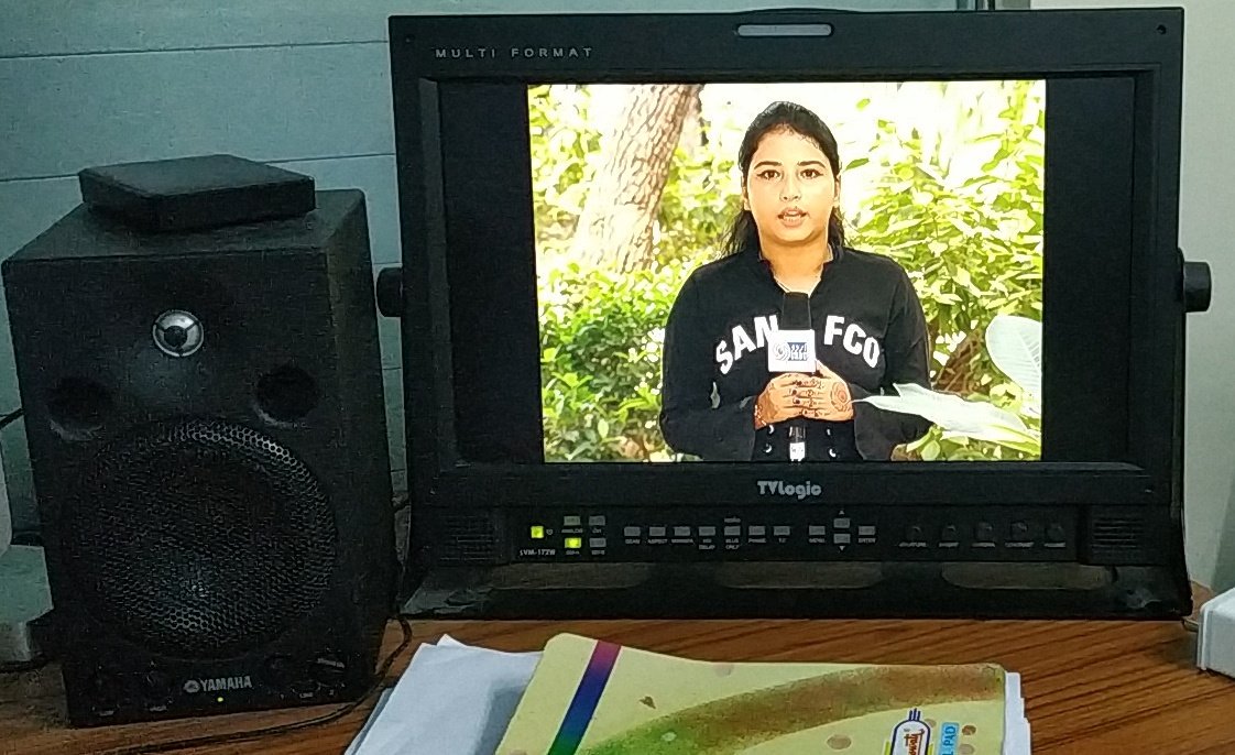 kittuluthra's tweet photo. Anchoring for the special programme #Filmnama If you want to be filmy updated so don't forget to watch our special programme #Filmnama only on #ddurdu every #thursday at 6:30 pm and #friday at 10:30 am...
@abhishekchhag11 @anupamyad @DDUrduOfficial @Komalku18 @Anmolyou https://t.co/QTTHwDCtbS