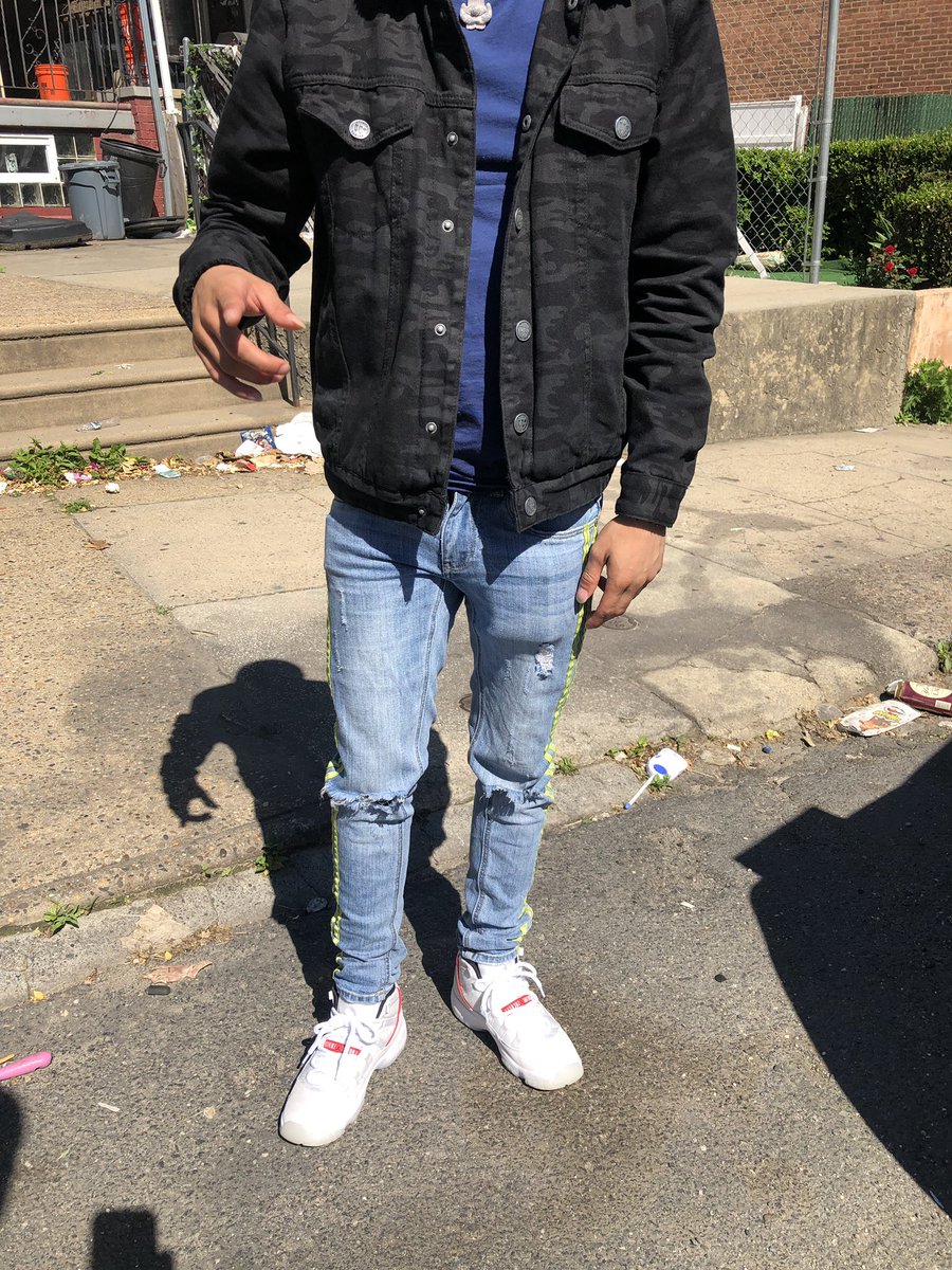 <a href="/HeyHeadShot/">HeyHeadShot</a> 🌎🌎🌎
From box to feet 👟🔥