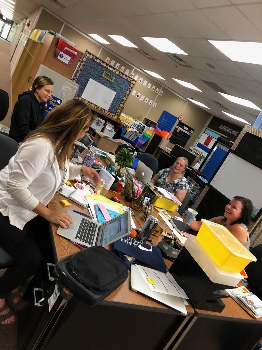 NansterMath's tweet photo. ❤️ how this Dayton team has organized their desks to maximize collaboration! ⁦@AHSchools⁩ ⁦@AHDaytonEagles⁩ https://t.co/GK4hsJOaB6