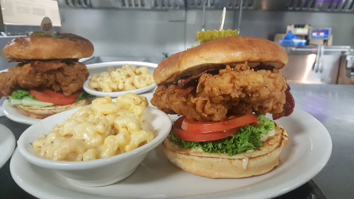 GURLTALKNuradio's tweet photo. Chicken sandwich just got better #ChickenSandwichWars #crackerbarrel #wedoitbwtter https://t.co/uooQxtZNbW