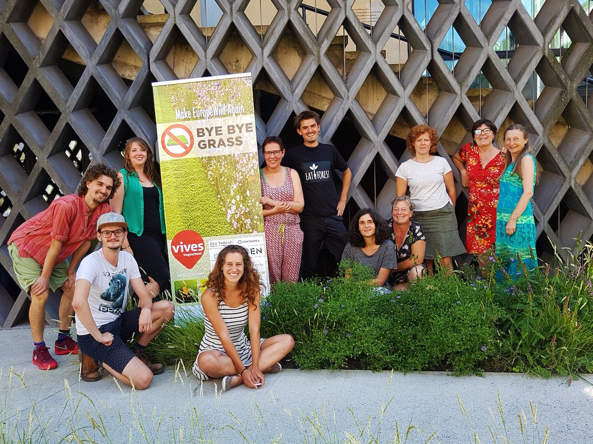 byebyegrass's tweet photo. Hoe zorgen we ervoor dat #België lekkerder #ruikt?
Tijdens de #ByeByeGrass-brainstorm zijn super-interessante ideeën uit de bus gekomen!
🤩Let's Make Belgium Wild Again!!!😍 https://t.co/YS3JXDQBG4