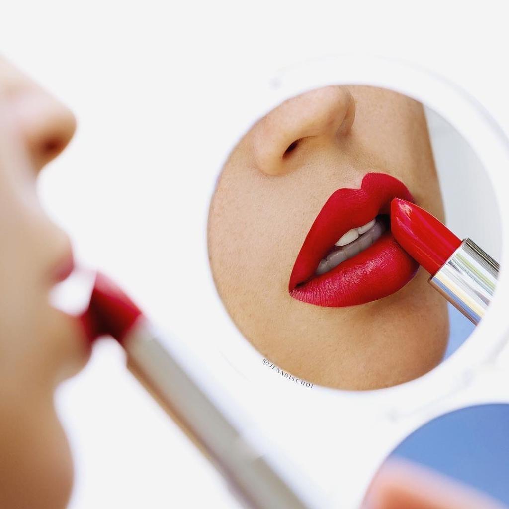 What's your favorite color of lipstick to wear? When in doubt we're rocking a red lip! 💋 #repost <a href="/jennbischof/">Jenn Bischof</a> wearing our #madeforall lipstick in ‘ruby for me’. #mnyitlook 

💄 Try on all shades here: spr.ly/6017E4Ff7