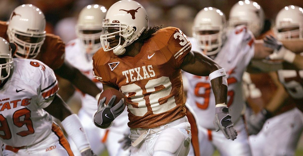 RT @247Sports: LOOK: Texas to wear special Cedric Benson helmet decal this season: 

https://t.co/5ra9CH6fwa https://t.co/JHy31U5Ut2