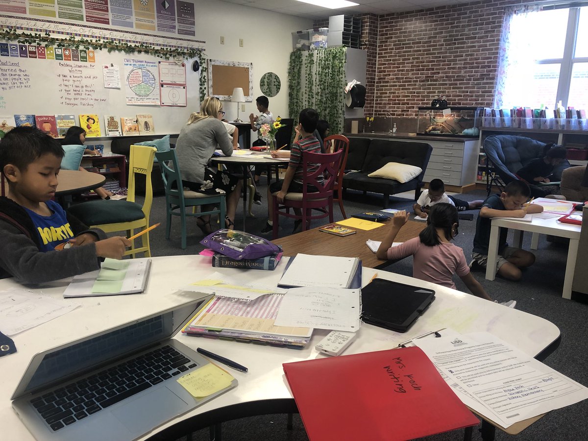 KochKiddosin3rd's tweet photo. Soft music, comfy seats, and the sound of moving pencils. I love writer’s workshop! #ilovevickery #LISDwrites https://t.co/5SHe8xiauJ