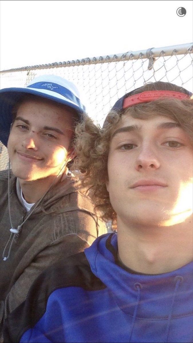 RossNickerson's tweet photo. 22 before I’m even 21, smh. Enjoy these retro pics boi 😂 https://t.co/3N7u7RGd60
