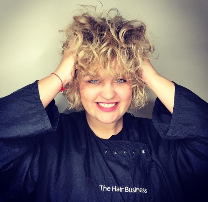 Rebel haircut❤

We adore Ciara's new look created by Leigharne! We hope your Bank Holiday weekend put a smile as big as this on your face😀<--------

hairbusiness.co.uk #Cowbridge #ValeOfGlamorgan #Cardiff #Salon #EliteSalon