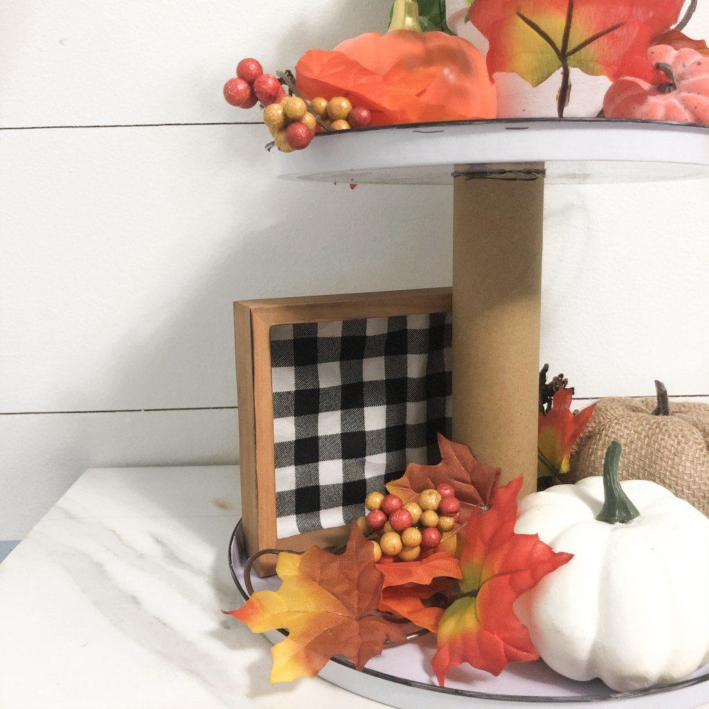 PrettyPineCo's tweet photo. $1 DIY Farmhouse Tiered Tray! #dollartreediy #dollartree #diyhomedecor https://t.co/BASEMdiiU3 https://t.co/4Yj9t11oQt