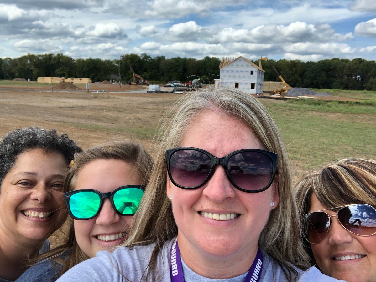 FCPSWES2ndgrade's tweet photo. Beautiful day for a walk through our future lions neighborhood!  #oneteamwes https://t.co/aTX63HMm4q