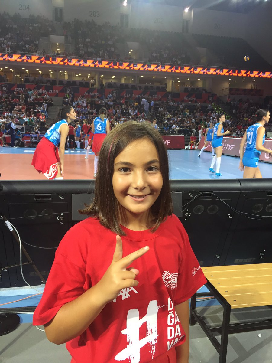 Flygeleri's tweet photo. Filenin sultanlarının zaferine tanık olduk; teşekkürler @AXA_Turkiye @YAVUZOLKEN 👏🏻👏🏻👏🏻 https://t.co/ScjTU6xiqo