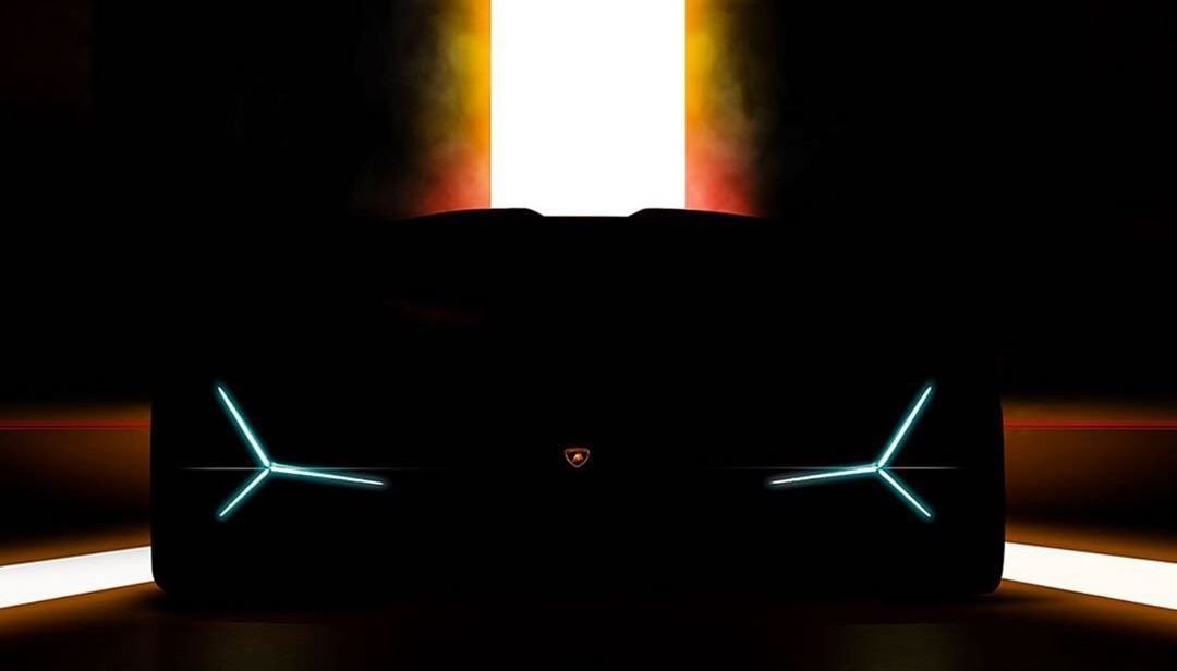 Rin18mx's tweet photo. [#Rin18NEWS] Teaser: LB48H o Terzo Millenio?

Los de Sant’Agata Bolognese nos muestran una imágen teaser del auto que presentarán en el Autoshow de Frankfurt.

👉 https://t.co/ce1n8YkH3V

#Rin18 #Lamborghini #Frankfurt https://t.co/d9afjlCHtv