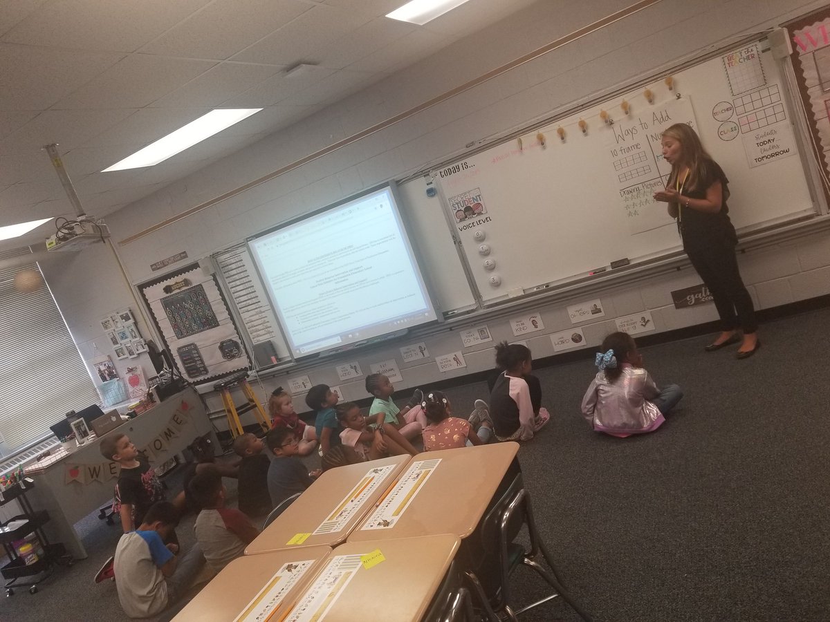 neetneet1976's tweet photo. Teachers are going over rules and expectations to our little Falcons! #relationshipsmatter #FCSFirstDay #FalconPride @JNWilkerson1127 @Falcons_FES @rhondaschuhler https://t.co/4qIj2K5m2B