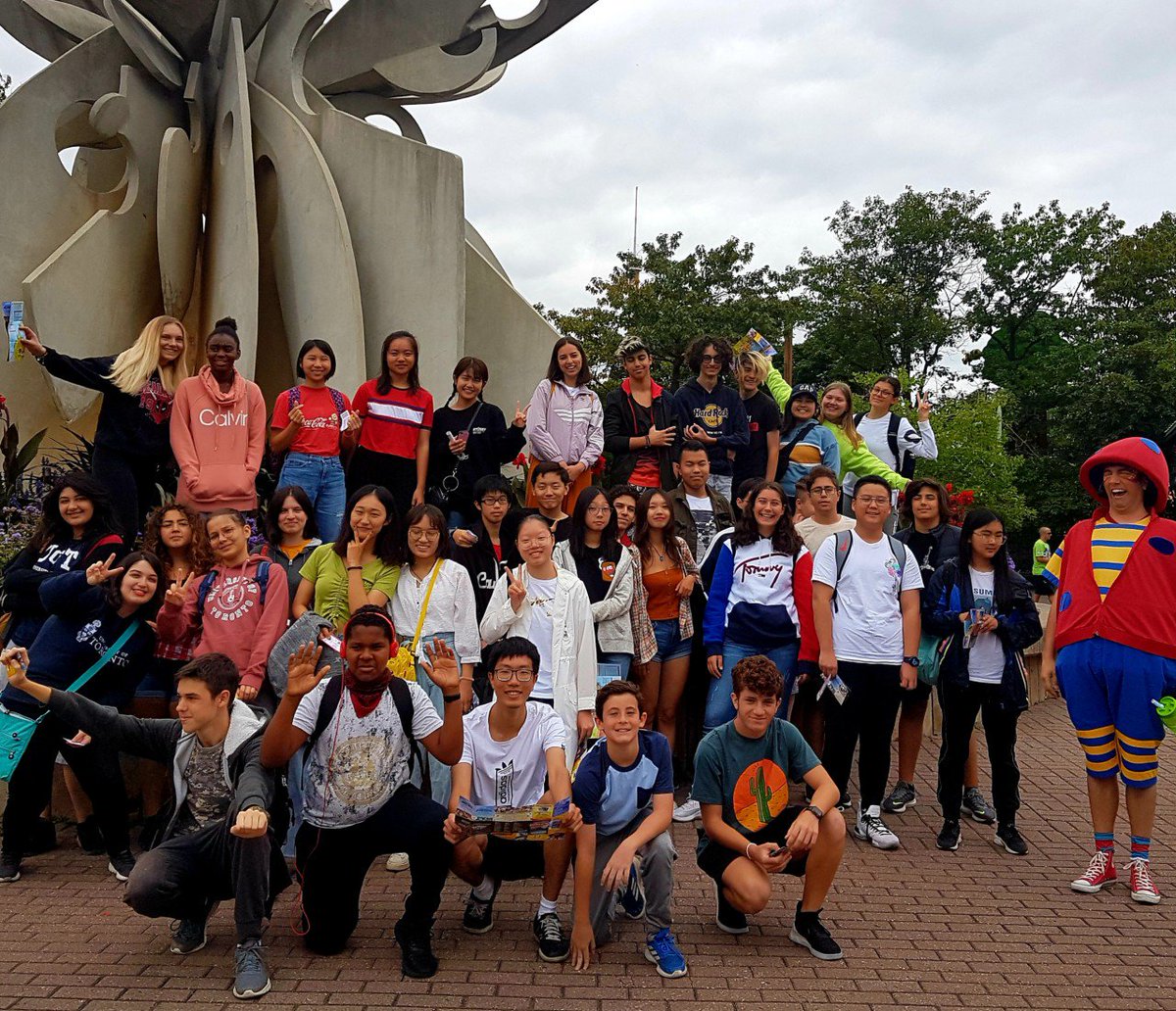 Fulford_Academy's tweet photo. FA's last trip of Summer 2019 was at none other than La Ronde in Montreal. Students loved the rides, food, games and the splash area. The weather was perfect and everyone had a blast! #myfulford #FASummer https://t.co/YkcL4k0KHH