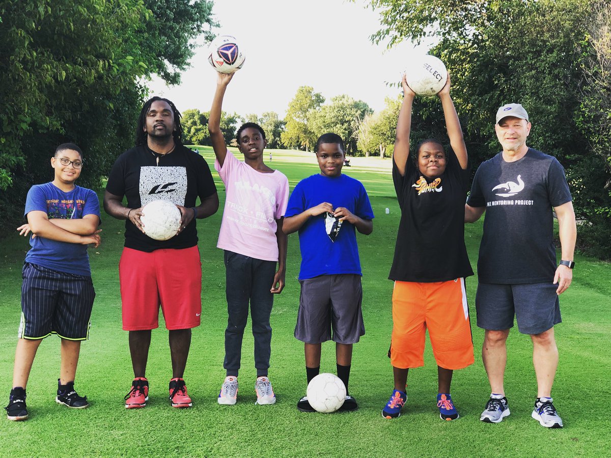 TMProject's tweet image. It is easy to think of mentoring as “us helping them,” as a “top-down model” when in reality it is really us helping each other, as a “side by side” model. #Mentor #MentorMoment #TMProjectMentorMoment #MentorToolkit #TMProjectMentorToolkit #MentorFieldGuide