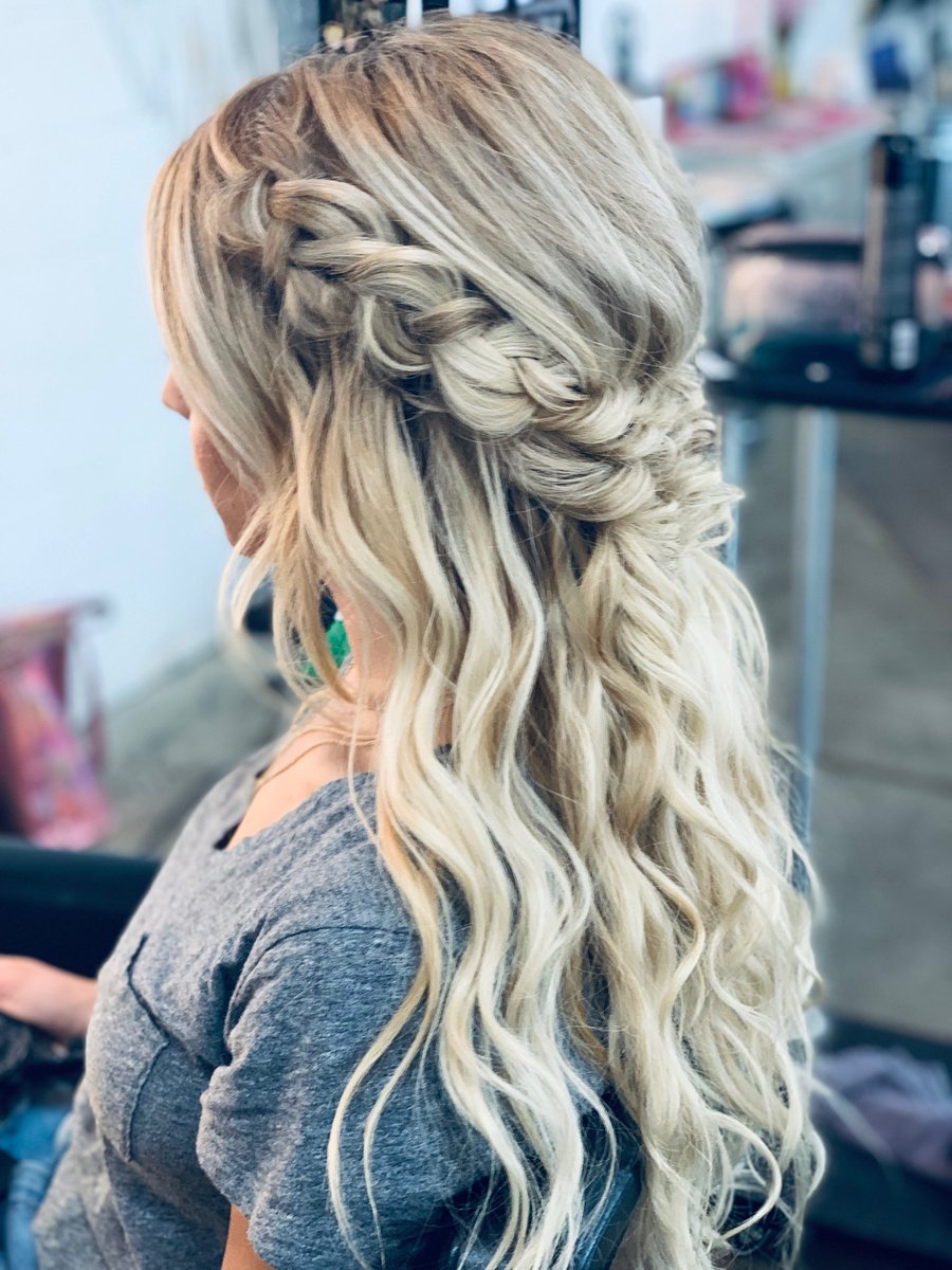 landiduhh's tweet image. Bridal hair #beautybyblow #factoryvibes