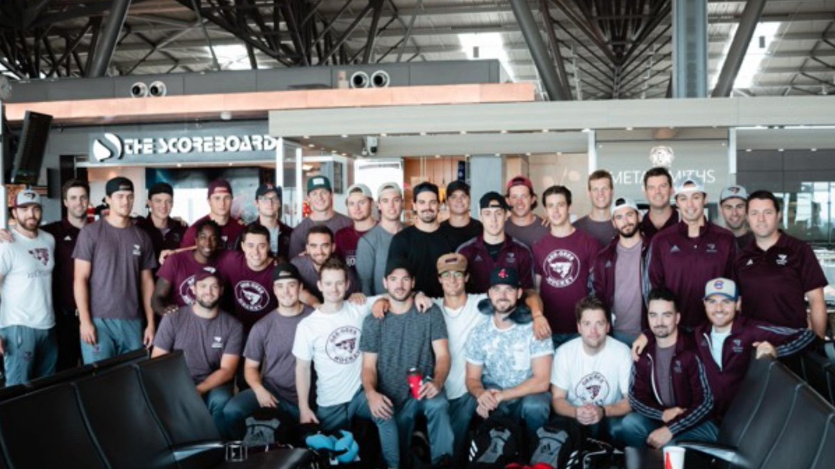 GeeGeesMHKY's tweet photo. #HorseHockey🐴 is off and on their way to Munich!
.
C’est un départ pour nos GeeGees! Destination...Munich!
.
📷: @robertgreeleyy https://t.co/LtZBS4HI0a