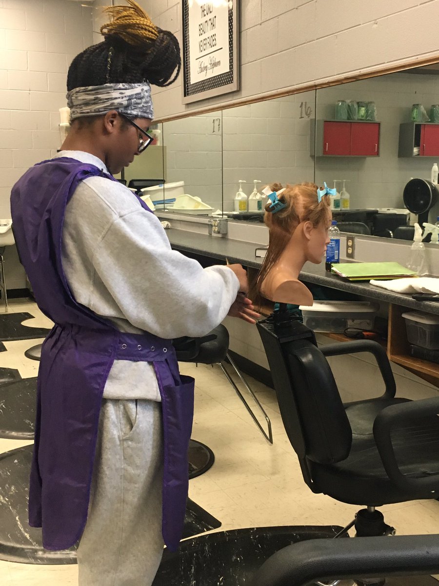pamelabonee's tweet photo. Haircutting in Cosmetology today...#lchs #lchsOne https://t.co/MtKBDxXzsO