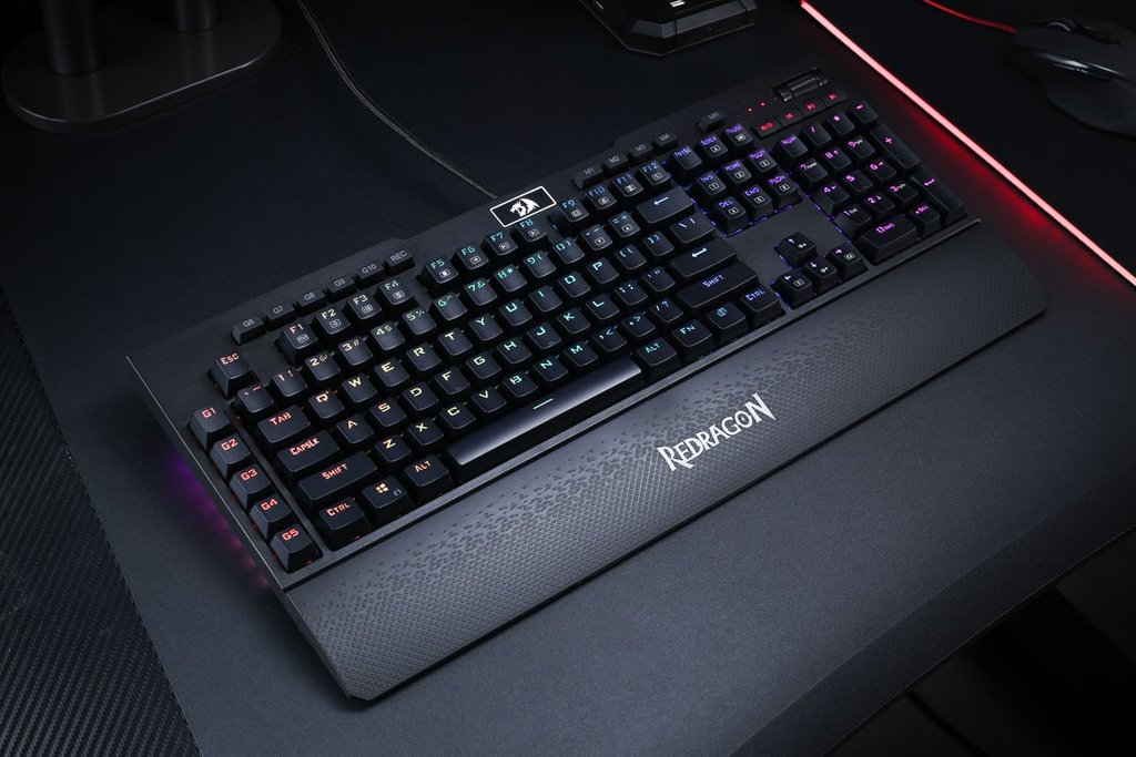Redragonusa's tweet photo. 🔥The K586 is on FIRE!!!🔥
.
Decked out with 10 on-board macro keys, media control panel, 4 customizable profiles, + M O R E ❗
.
SHOP NOW @ https://t.co/Wwmo0XX6EI ⚠️
#redragon #gaming #esports #keyboard #mouse #gamers #setup #macrokeys https://t.co/BZA3NFGESM