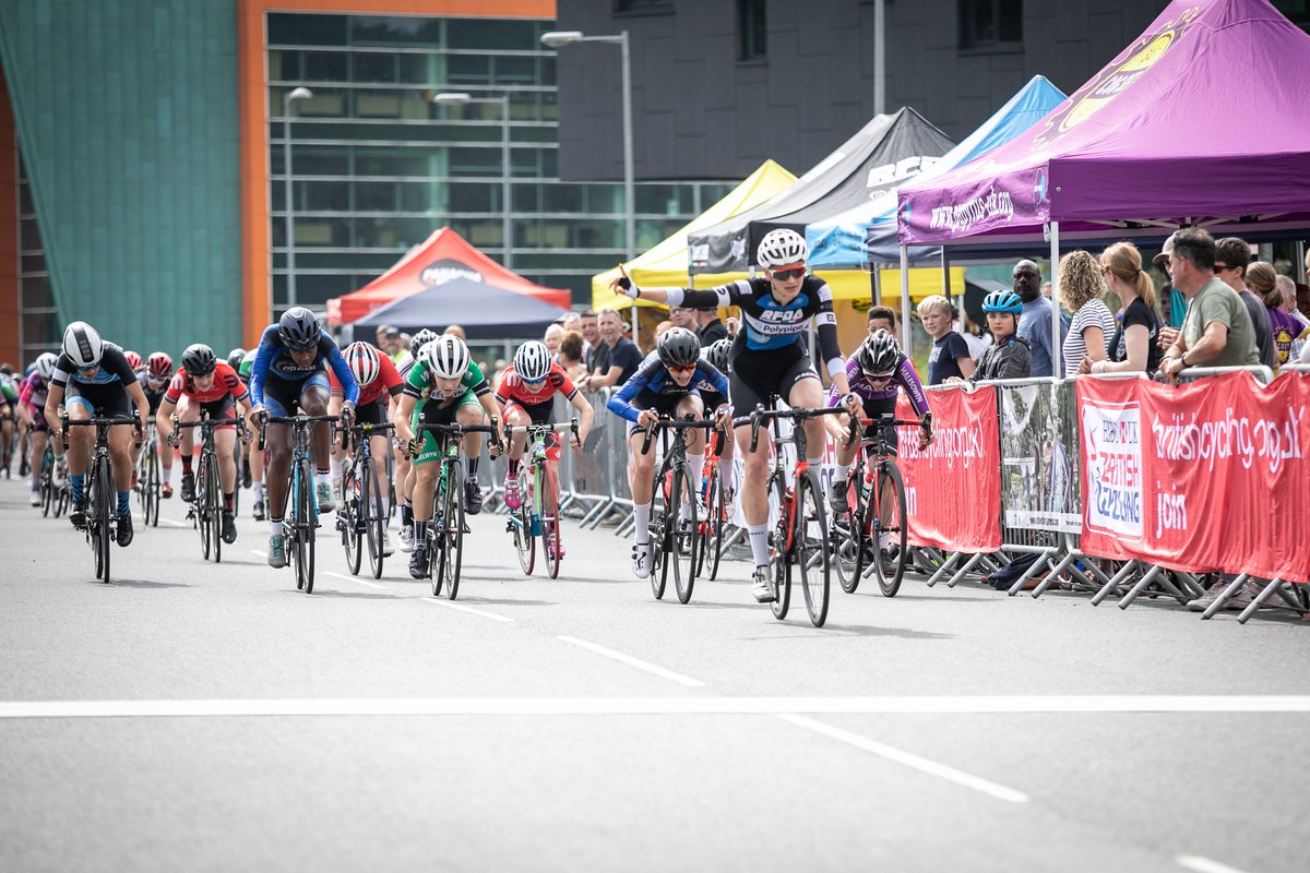 BritishCycling's tweet image. A tough test for the next generation 👊

Max Poole and Millie Couzens came through as overall #YouthCircuitSeries winners after a tight final stage in Lancaster 🥇🥇

REPORT 👉bit.ly/2Ny8xL1