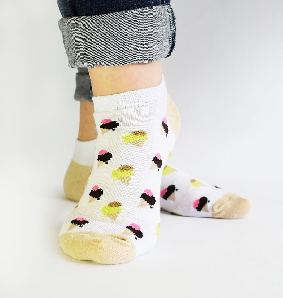 uousocks's tweet image. La vida es más deliciosa con un helado...y más aún, si lo llevamos hasta en los calcetines. 🍧🍨🍦🤤⠀
⠀
¿Qué tal un helado para está tarde de lunes? 🤔⠀
⠀
⏩uousocks.com/producto/helad…⠀
⠀
#socks #calcetines #compracolombiano #marcasnacionales #medellin #icecream #helado