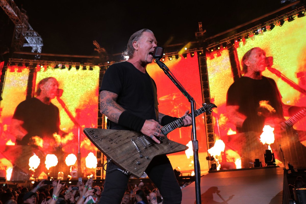 TheMetalliHat's tweet photo. Photos from last night’s show in Mannheim, Germany.🤘🏻 #Metallica #MetInMannheim #JamesHetfield #LarsUlrich #KirkHammett #RobertTrujillo #WorldWired Credit: Jeff Yeager and Brett Murray https://t.co/kJJzsACQHd