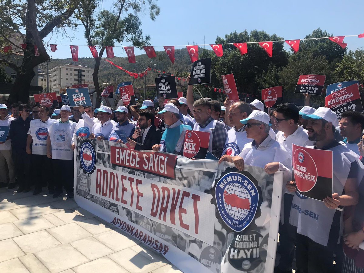 RamazanCakirci's tweet photo. İşte sendikacılık, işte teşkilat, işte mücadele 81 ilde 81 Eylem gerçekleştirdik. “ EMEĞE SAYGI ADALETE DAVET" çağrısında bulunduk. Teşekkürler Eğitim-Bir-Sen,Teşekkürler Memur-Sen... https://t.co/amT0jI8xU5