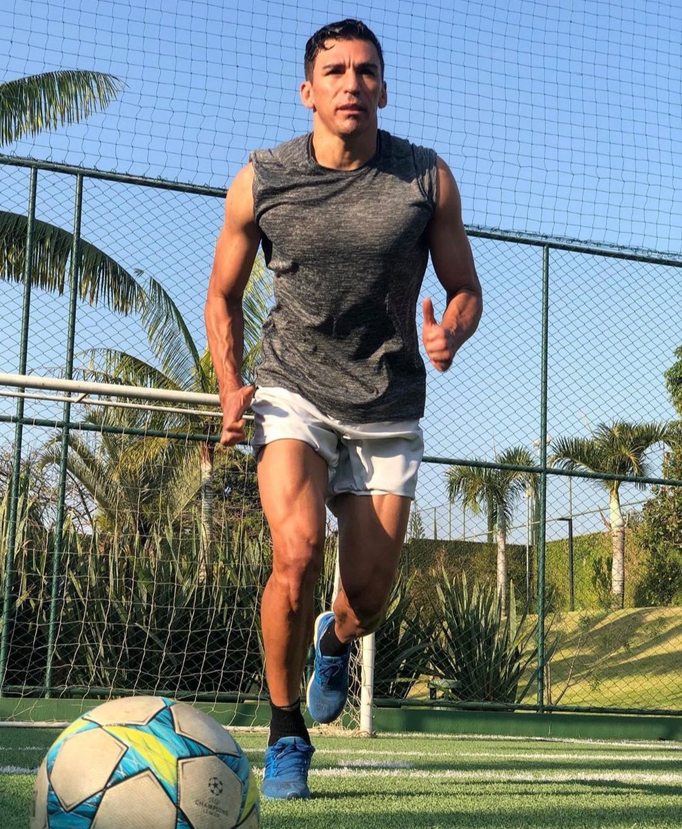 Transforme suas frustrações em desafios e suas dificuldades em motivação, só nunca desista! 🙏🏻💪🏻😊⚽💥🚀 Turn your frustrations into challenges and your difficulties into motivation, never ever give up! 🙏🏻💪🏻😊⚽💥🚀