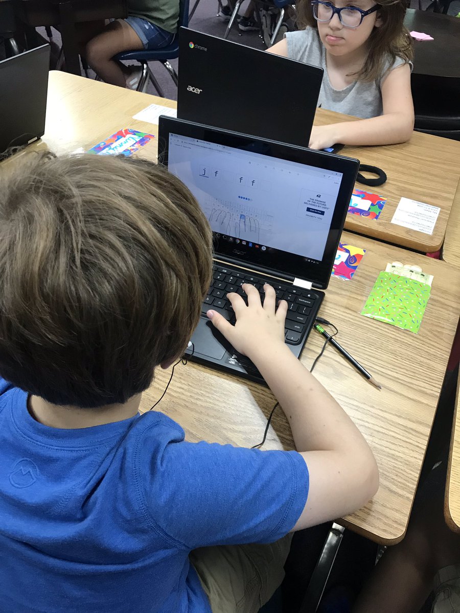 MrsBarton3rdGr's tweet photo. Learning to type! #wesclinwarriors https://t.co/fM4d4RHvtZ