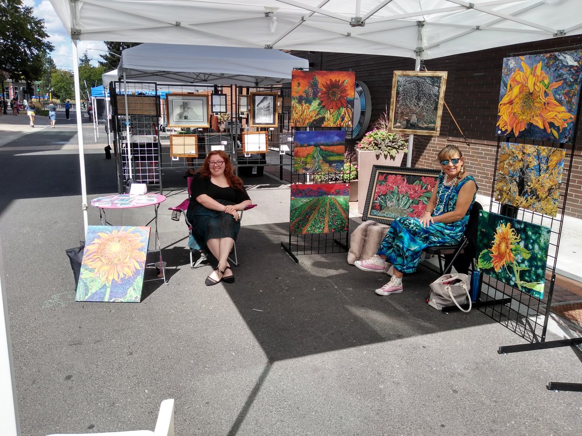 WritingManzoni's tweet image. We had a great time at Sunday Art Mart! It was a beautiful day out, soaking in the sights &amp;amp; sounds of the city.
#downtown #spokane #spokanearts #pnw #event #local #paintings