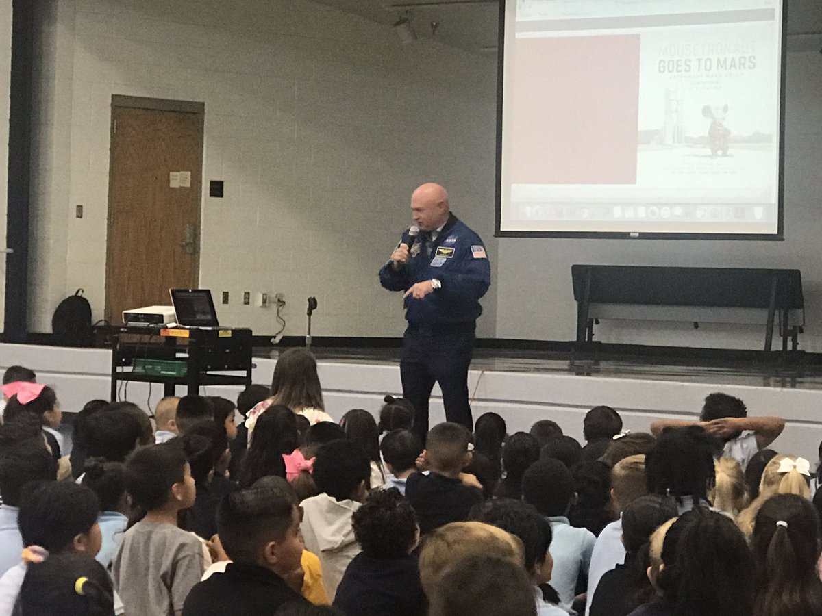 AZBethLewis's tweet photo. Thanks Captain Mark Kelly @ShuttleCDRKelly for coming to our school, and explaining how hard work &amp; perseverance can help kids achieve their dreams 🚀👨🏻‍🚀 We appreciate your leadership &amp; support for AZ’s amazing public schools https://t.co/Cx2twIQvIv