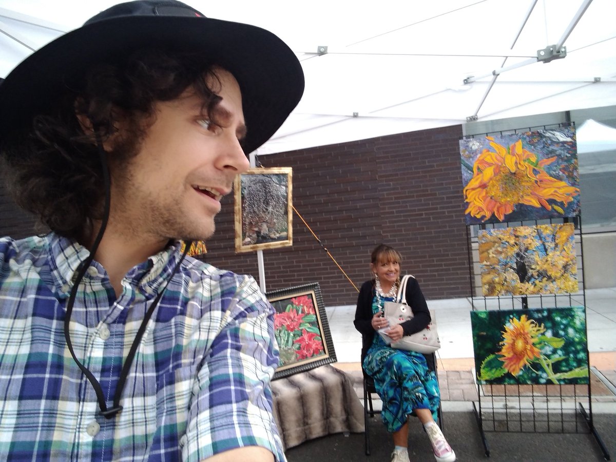 WritingManzoni's tweet image. We had a great time at Sunday Art Mart! It was a beautiful day out, soaking in the sights &amp;amp; sounds of the city.
#downtown #spokane #spokanearts #pnw #event #local #paintings