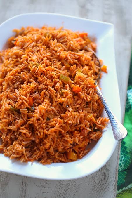 AfricaFactsZone's tweet photo. Ghana has beaten Nigeria to win the 2019 Onga Jollof Battle. https://t.co/poORDYosXi