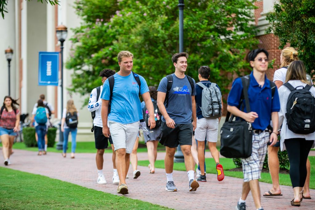 CNUcaptains's tweet photo. The residence halls are filled, Welcome Week has ended and now the work begins. We hope all #Captains had a happy first day of classes. Good luck and study hard this academic year! https://t.co/PytN4XDPqH