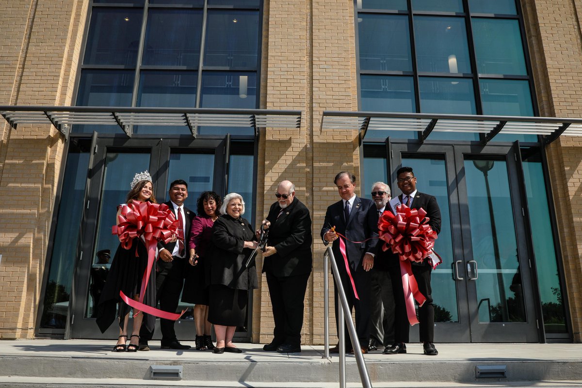 Texas A M International University Today We Held A Dedication Ceremony To Inaugurate The Academic Innovation Center The New Building Serves As An Ideal Environment For Innovative Teaching And Creative Research