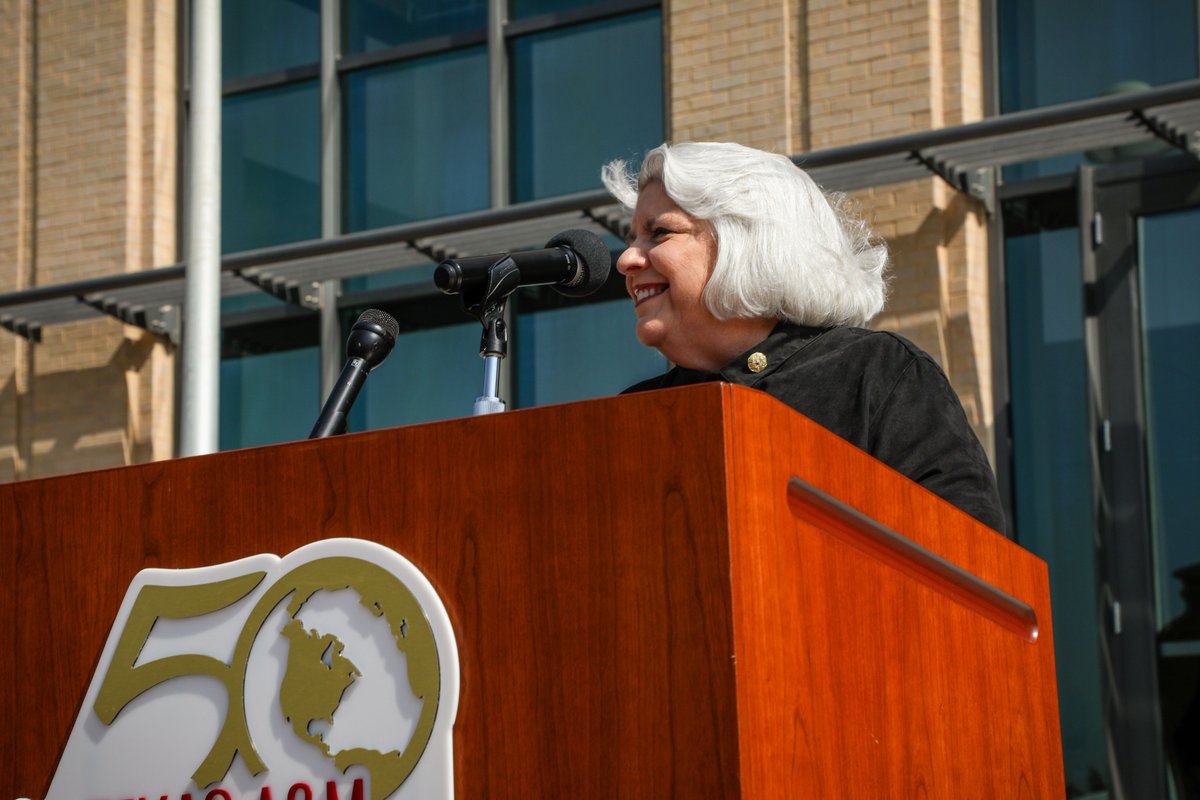 txamiu's tweet photo. Today, we held a dedication ceremony to inaugurate the Academic Innovation Center. The new building serves as an ideal environment for innovative teaching and creative research. #TAMIU50 https://t.co/7biZaCgZl5