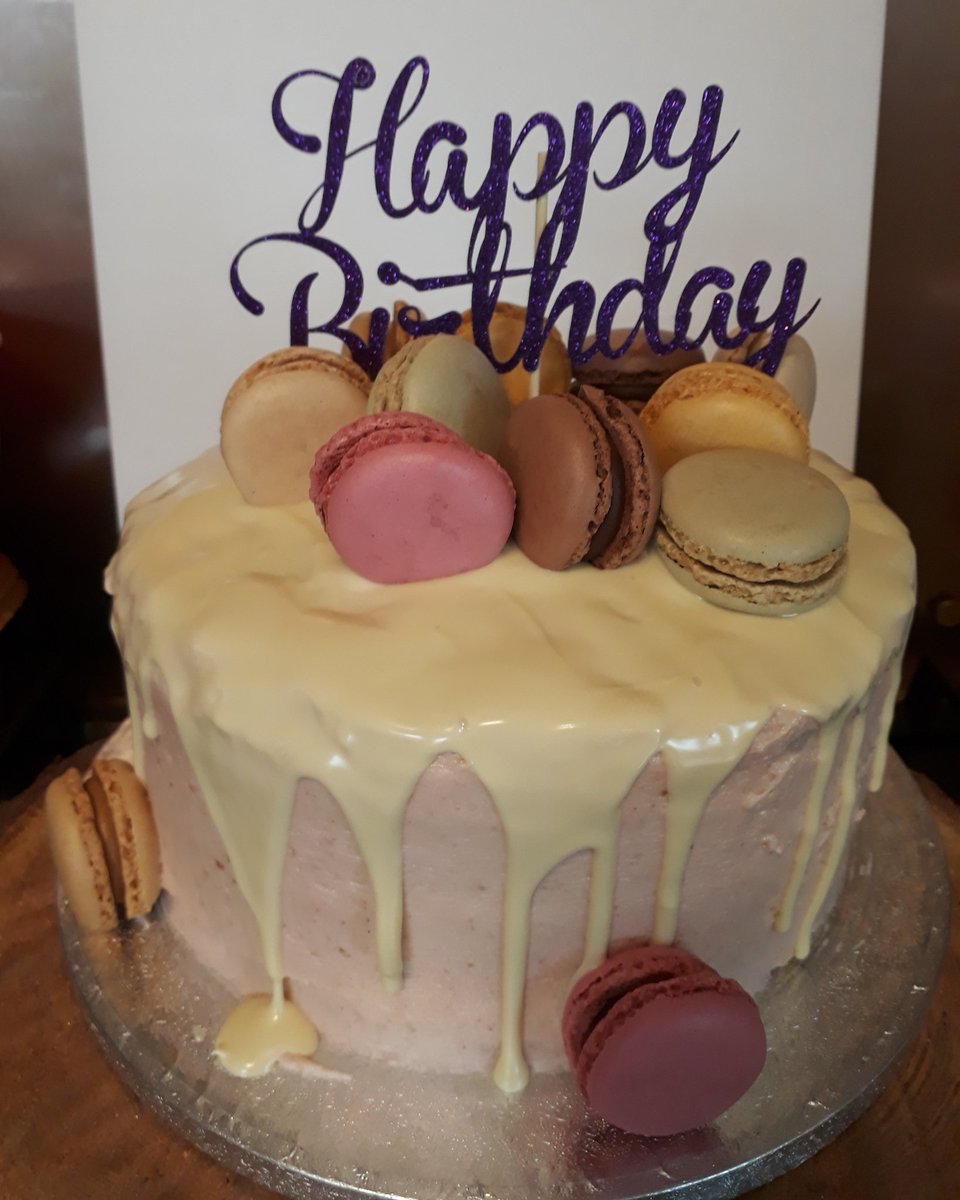 CakesPontypool's tweet photo. A raspberry and White Chocolate birthday cake for our Mello 'D' girl Ceri. https://t.co/bVKfCe5Rsa