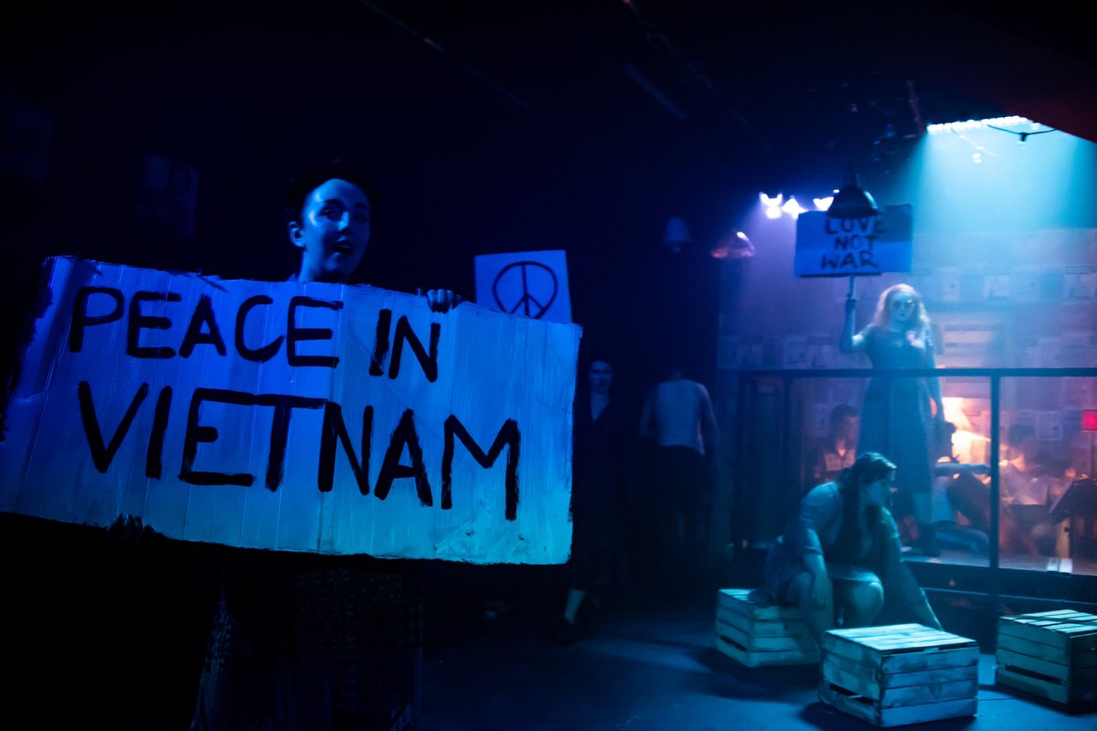 AndrewExeter's tweet photo. ‘Dogfight’
@swkplay 
Dir @deanjohnsonuk 
Choreo @GeorgeLyons99 
Set @AndrewExeter @deanjohnsonuk 
Lighting @AndrewExeter 
Producer @BTAOnStage 
Programmer @NicksteerLx 
LX Supplier @Stormltduk 

#OffWestEnd #LightingDesign 🌴

📸 @eliza_wilmot https://t.co/1DENVY8iLH