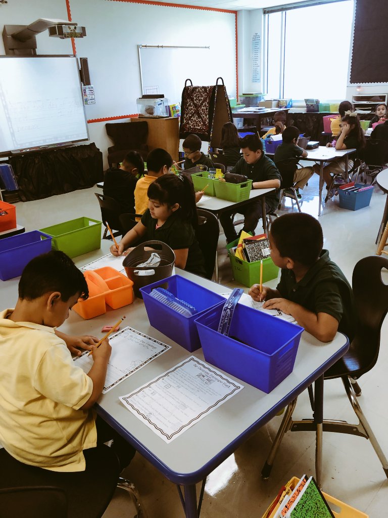 JamesBerryHISD's tweet photo. Our students said, "Bye summer break, hello learning!!" Engaged and diligently learning from day 1! #DiligenceReachesHeights #NorthLightsTheWay @hisdnorth @TeamHISD @HISDSupe @JulyElizondo https://t.co/30YakEqjmt