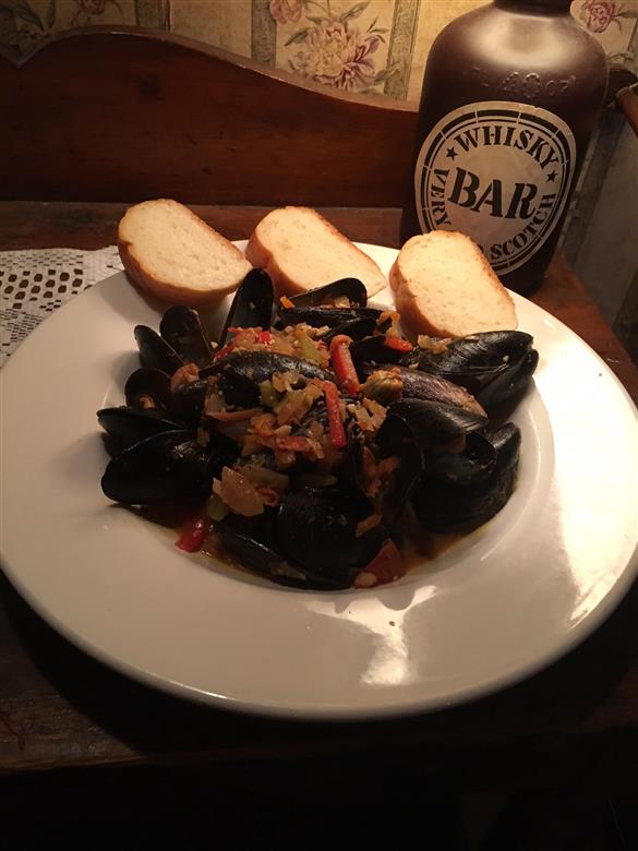 feathers_pub's tweet photo. The power is back on and its Mussel Monday -8.99/lb!!
Ouzo Broth
Or
Marinara Sauce
#yyzeats #beacheats #foodbeaches #torontofood #torontofoodie #torontofoodies https://t.co/ni0kXTH2ec