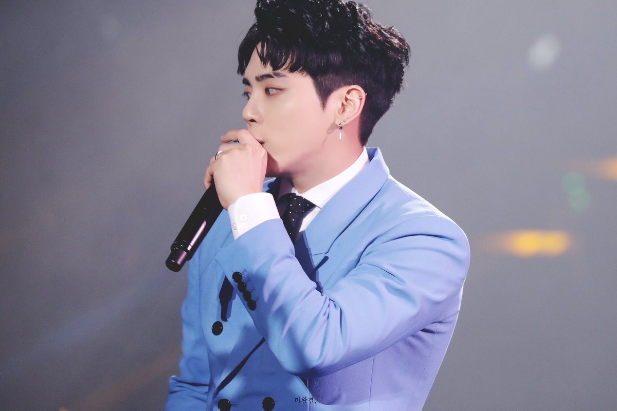 jjonglovemail's tweet photo. #jjongtime 💙💙💙 https://t.co/h2BEuFWu5V