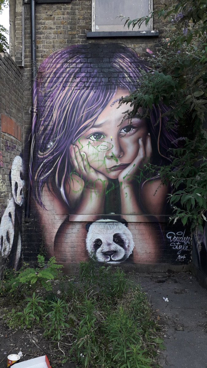 Shandini90's tweet photo. Street art at Croydon like dose the most https://t.co/OGZfI3wO4T