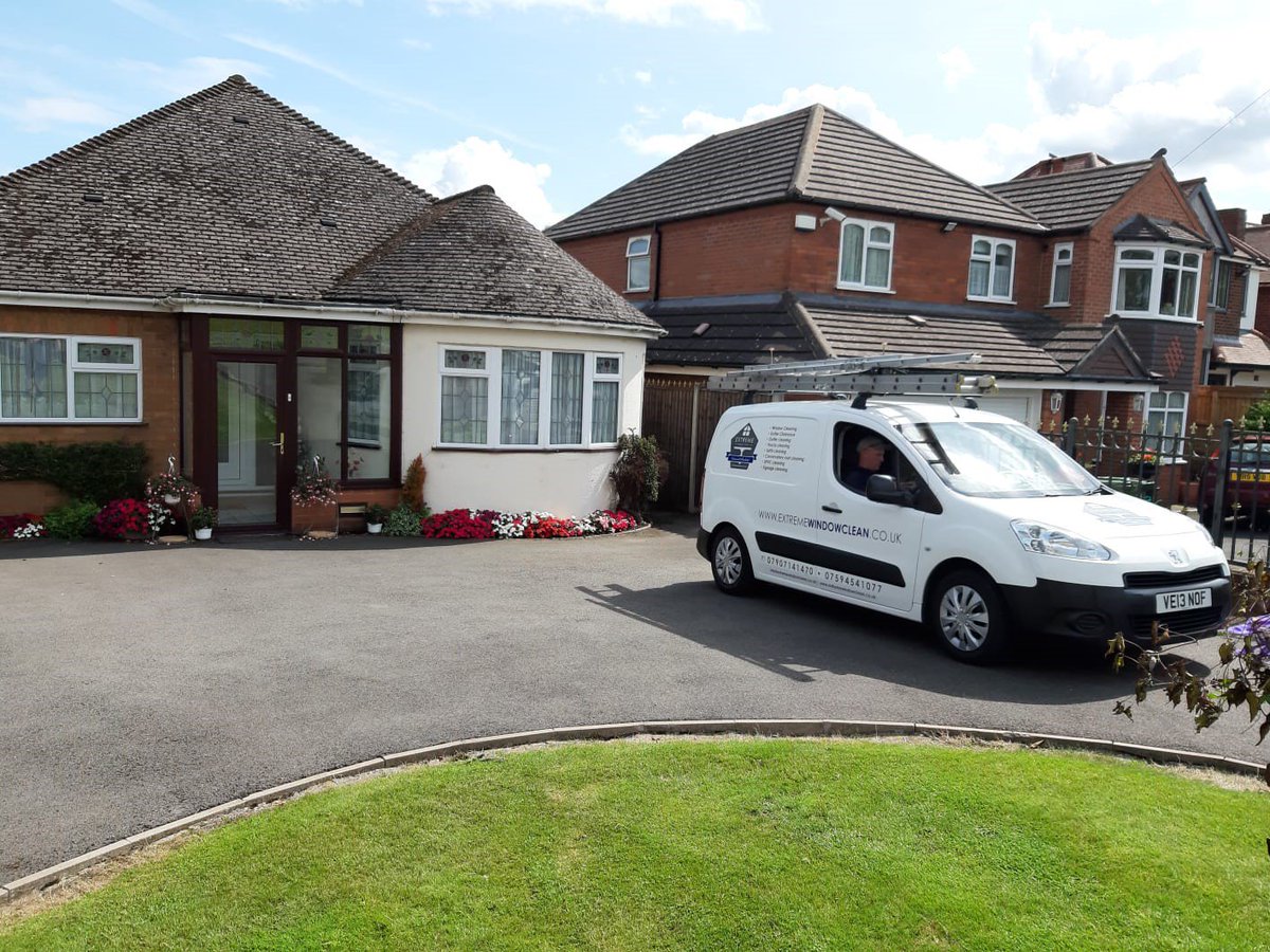 infoextremewin1's tweet photo. A look back at some work completed last week. The satisfaction of a crystal clear window never gets old! #worcestershirehour #lovewhatyoudo #windowclean https://t.co/l6LDz1MUB4