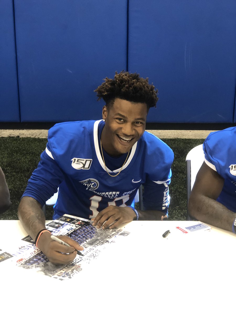 All smiles at the big boy table🖤🆙