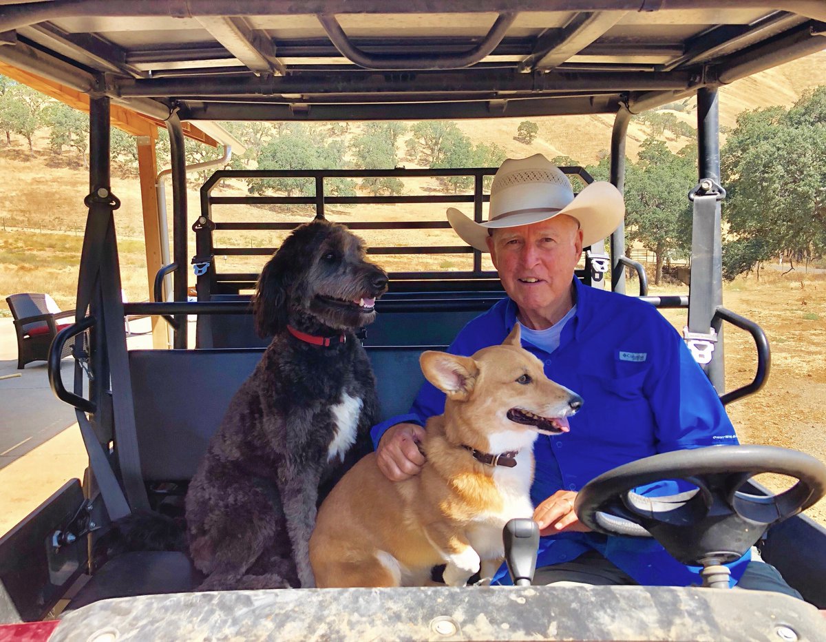 JerryBrownGov's tweet photo. My pals here on the ranch stick with me — even during the dog days of summer. #InternationalDogDay https://t.co/oM2Tdfpp0b